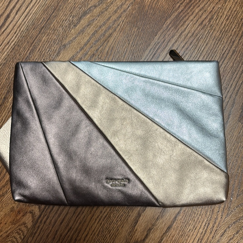 Large Metallic Bow Clutch - Picture 3 of 6